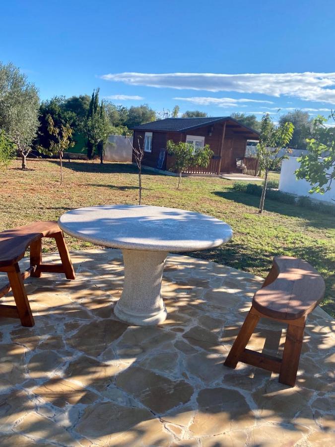 Casa Dominaty Acomodação com café da manhã Cálig Exterior foto